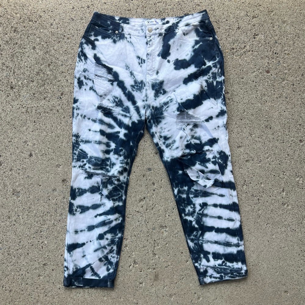 Blue White High Waisted Tie Dye Plus Size Distressed Jeans XL New with Tag